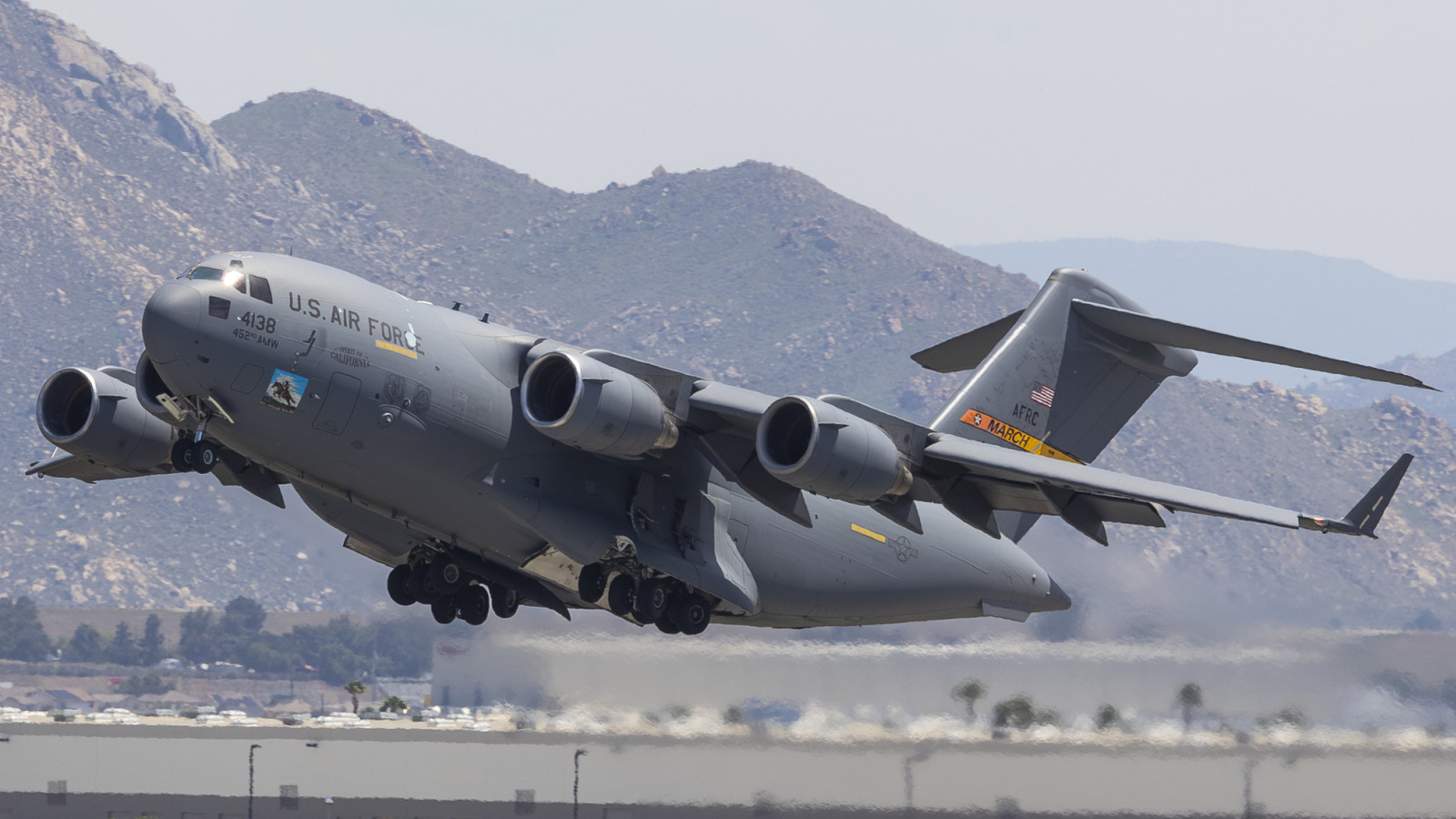 Why Boeing Discontinued The C-17 Globemaster...