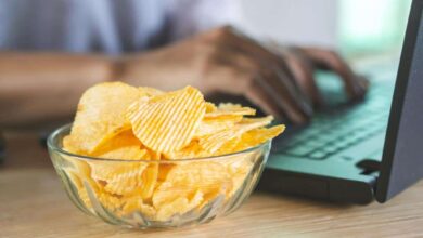 7 Tips to Avoid Gaining Weight While Working From Home