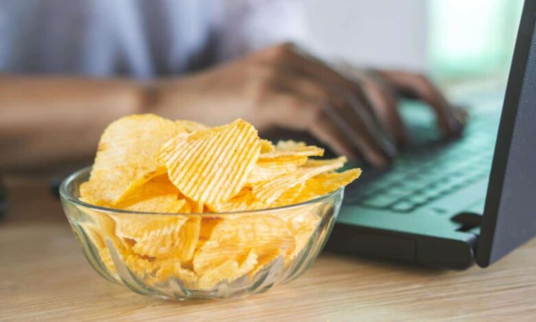 7 Tips to Avoid Gaining Weight While Working From Home
